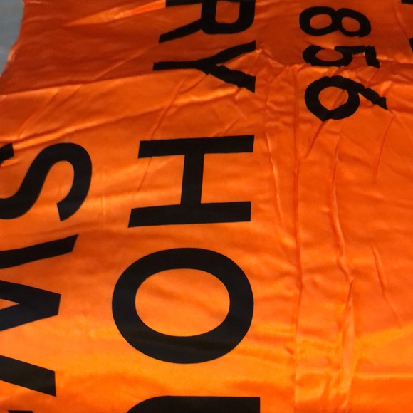 sale .Authentic new Burberry Logo silk scarf - Picture 12 of 15